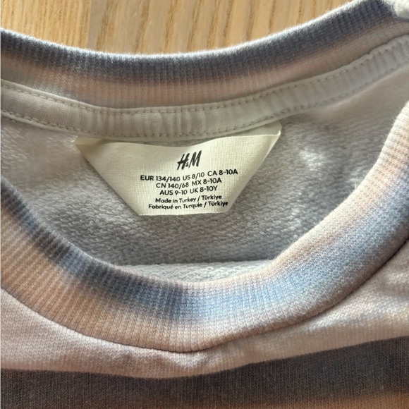 H&M Sweatshirt - Picture 2 of 3